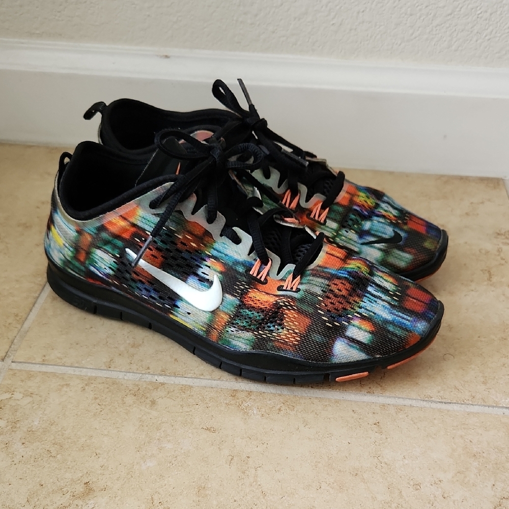NIKE Free TR 4 Tokyo City Lights Women Sz 7.5 Multicolor Athletic Running Shoe